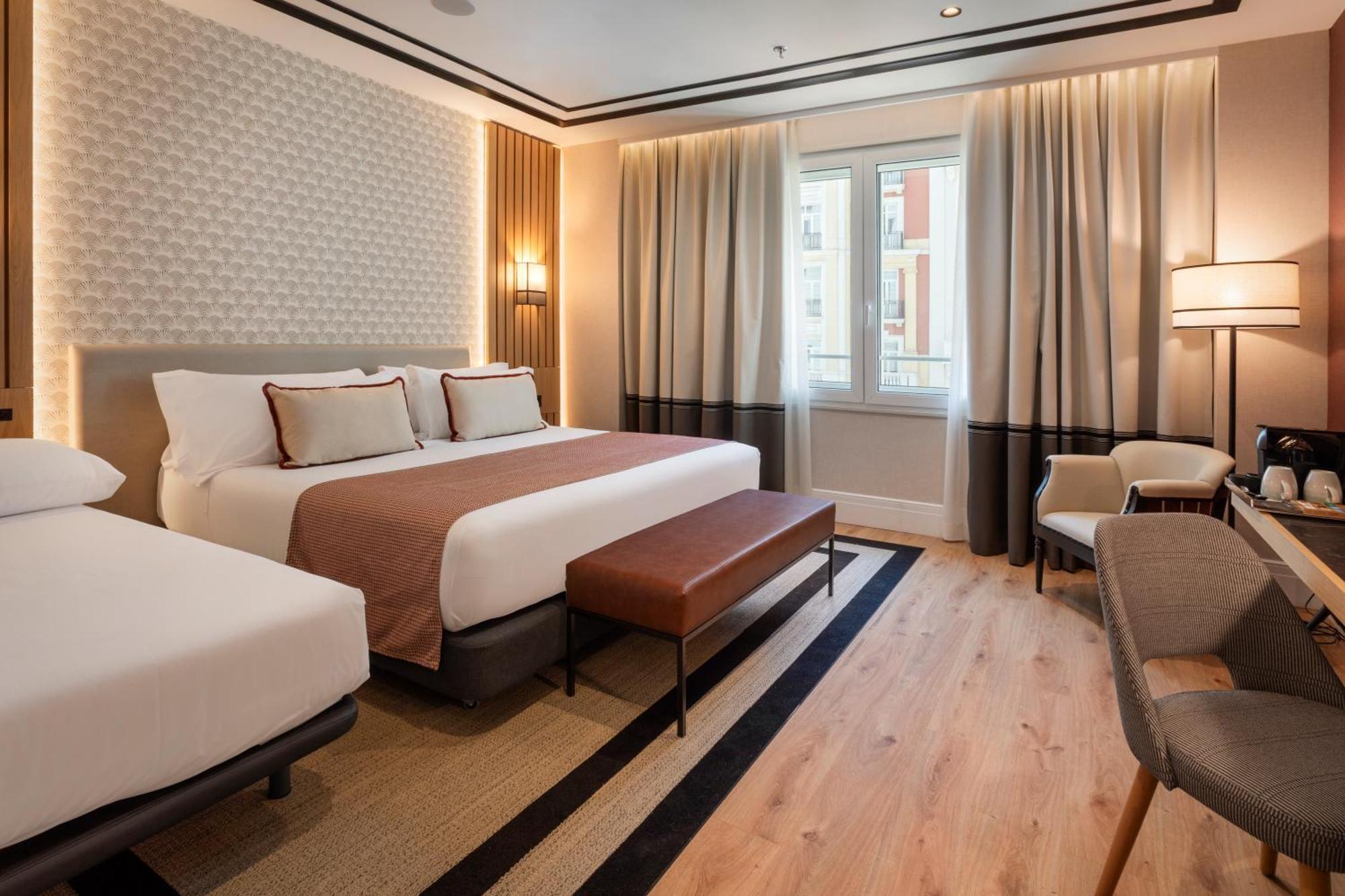 Hotel Catalonia Plaza Espana & 4*